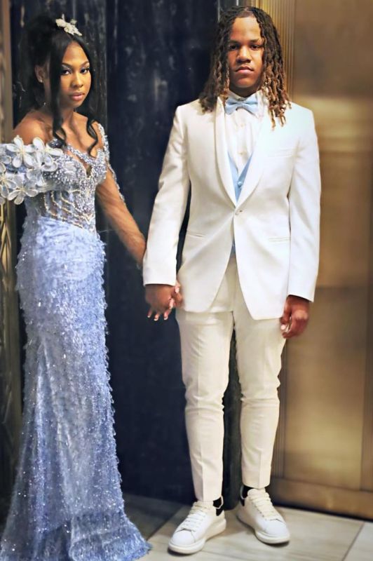 Simple White Shawl Lapel Three Pieces Prom Suits