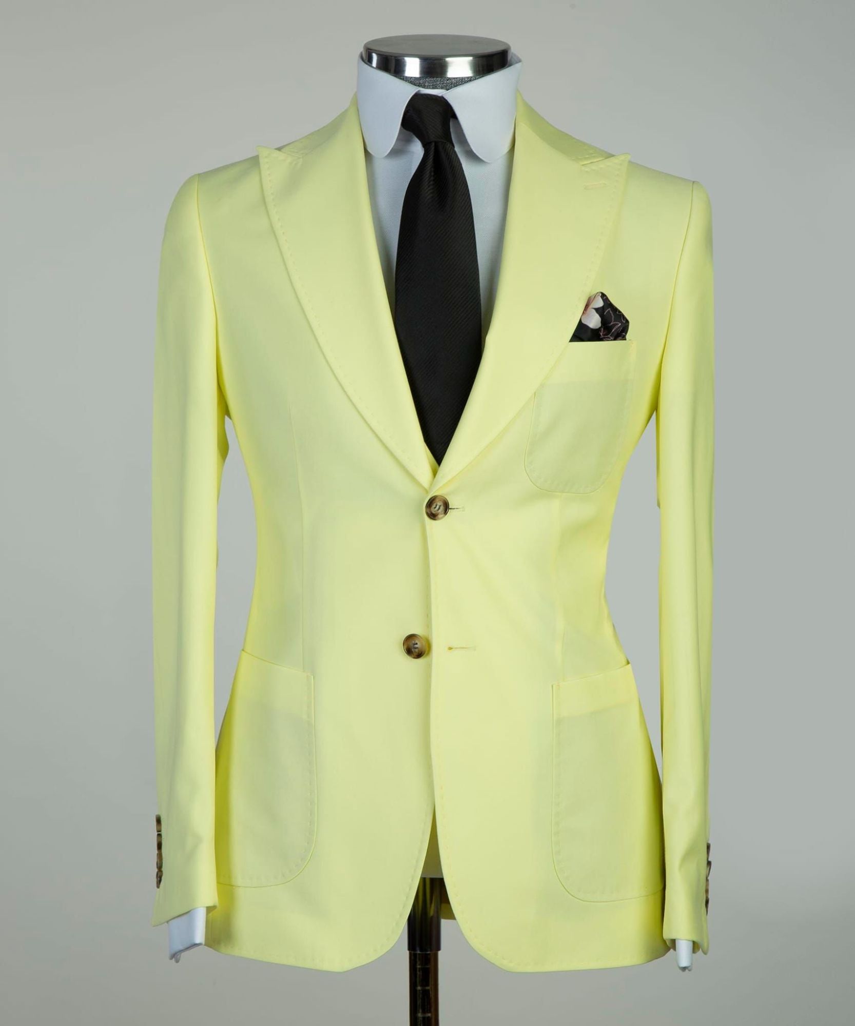 Light Yellow Pointed Collar Three Piece Men Business Suit