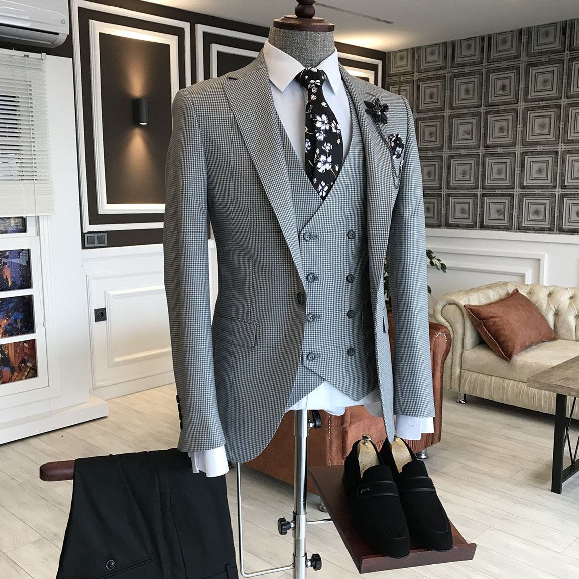Gene Small Plaid Black Three-Piece Notched Lapel Business Suit