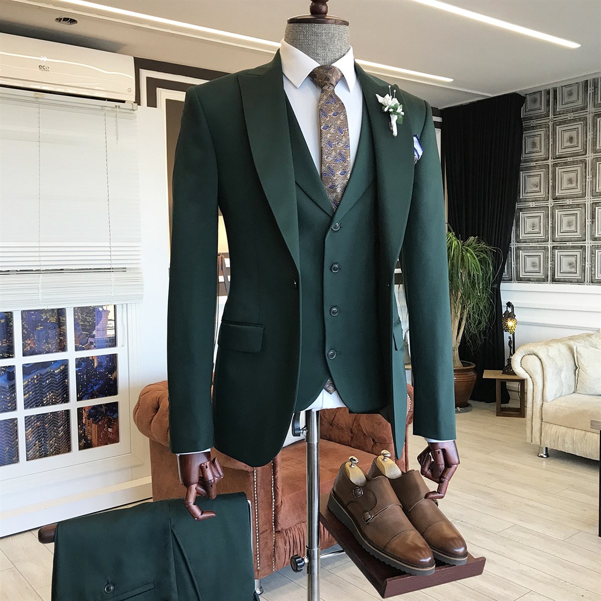 Cason Hunter Dark Green Custom Point Lapel Three Piece Men Suit