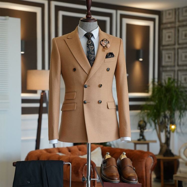 Brown Lapel Double-Breasted Fashionable Business Suit