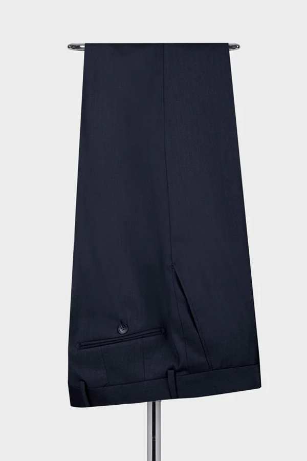 Calm Navy Blue Double-Breasted Men's Two-Piece Suit with Three Pockets