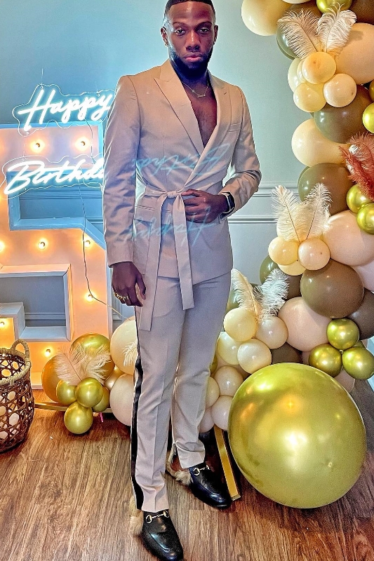 Stylish White Peak Lapel Customized Prom Two Piece Suit Belted