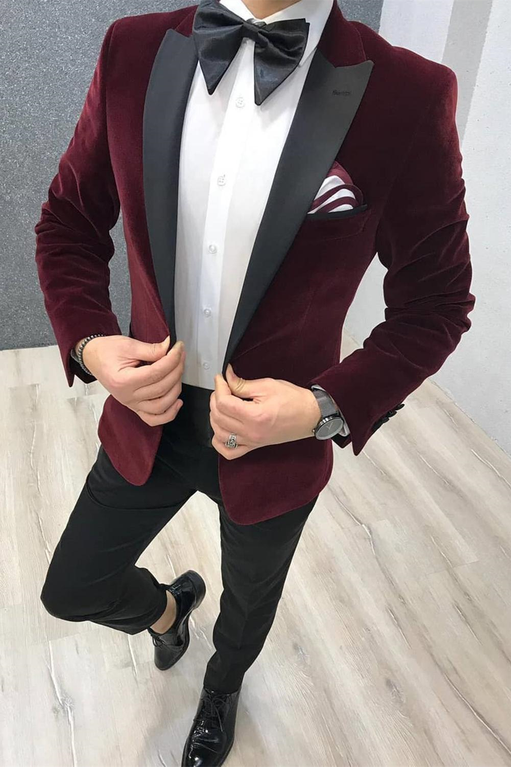 Two-Piece Burgundy Velvet Wedding Suit Black Satin Point Lapel Tuxedo