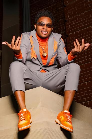 Handsome Gray Notched Lapel Prom Suits With Orange Appliques_1